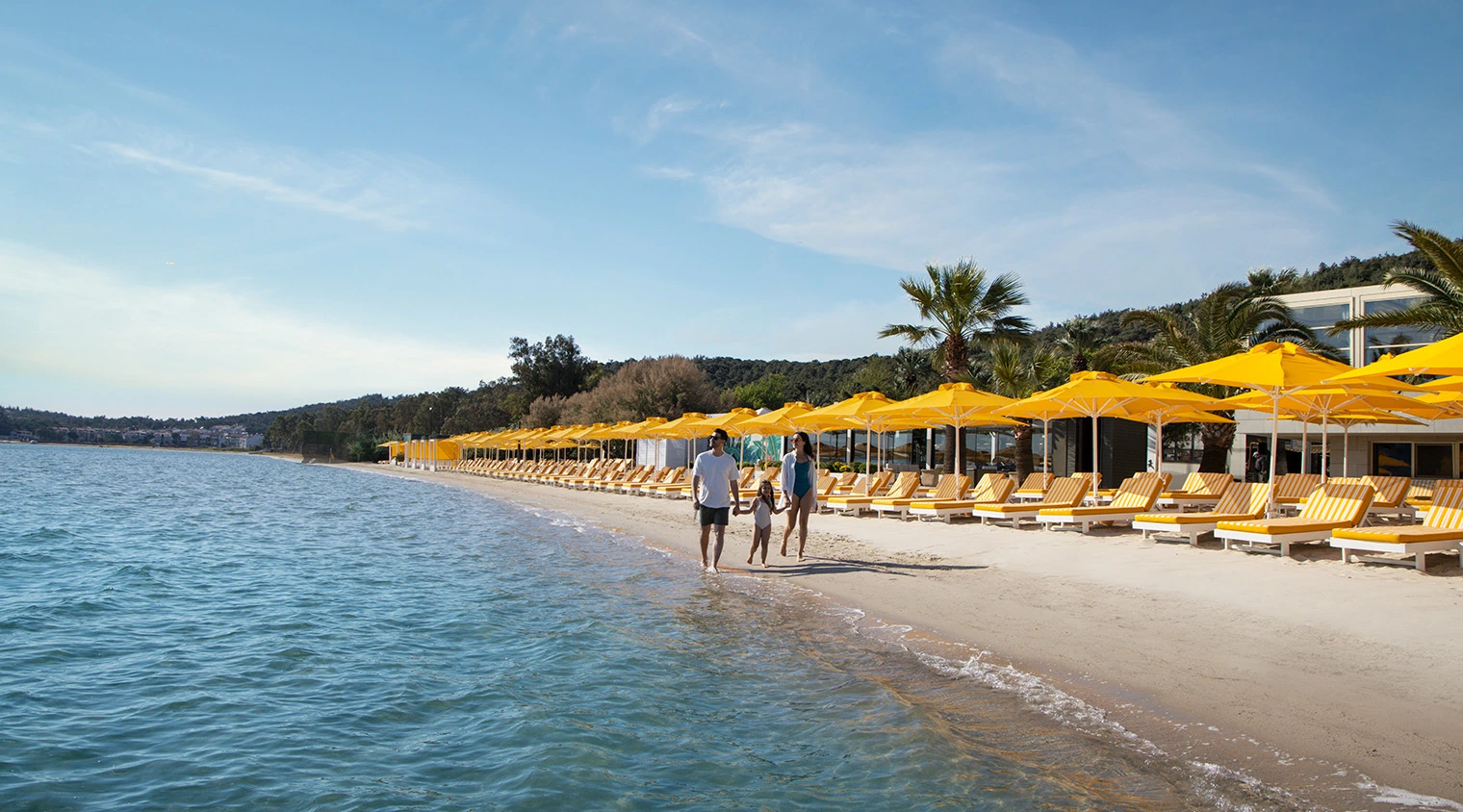 D Resort Ayvalık denize sıfır havuz ve iskele panoraması