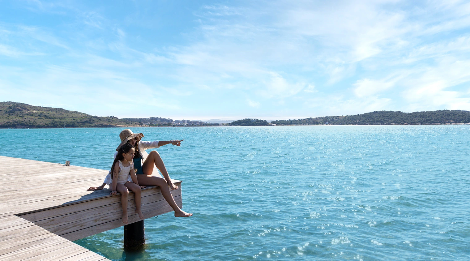 D Resort Ayvalık denize sıfır havuz ve Ege manzarası