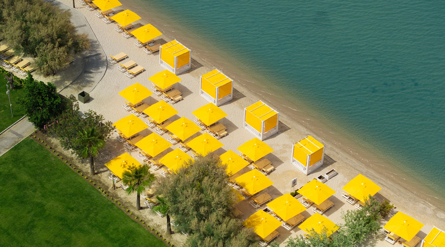 D Resort Ayvalık özel plajı ve berrak Ege denizi panoraması