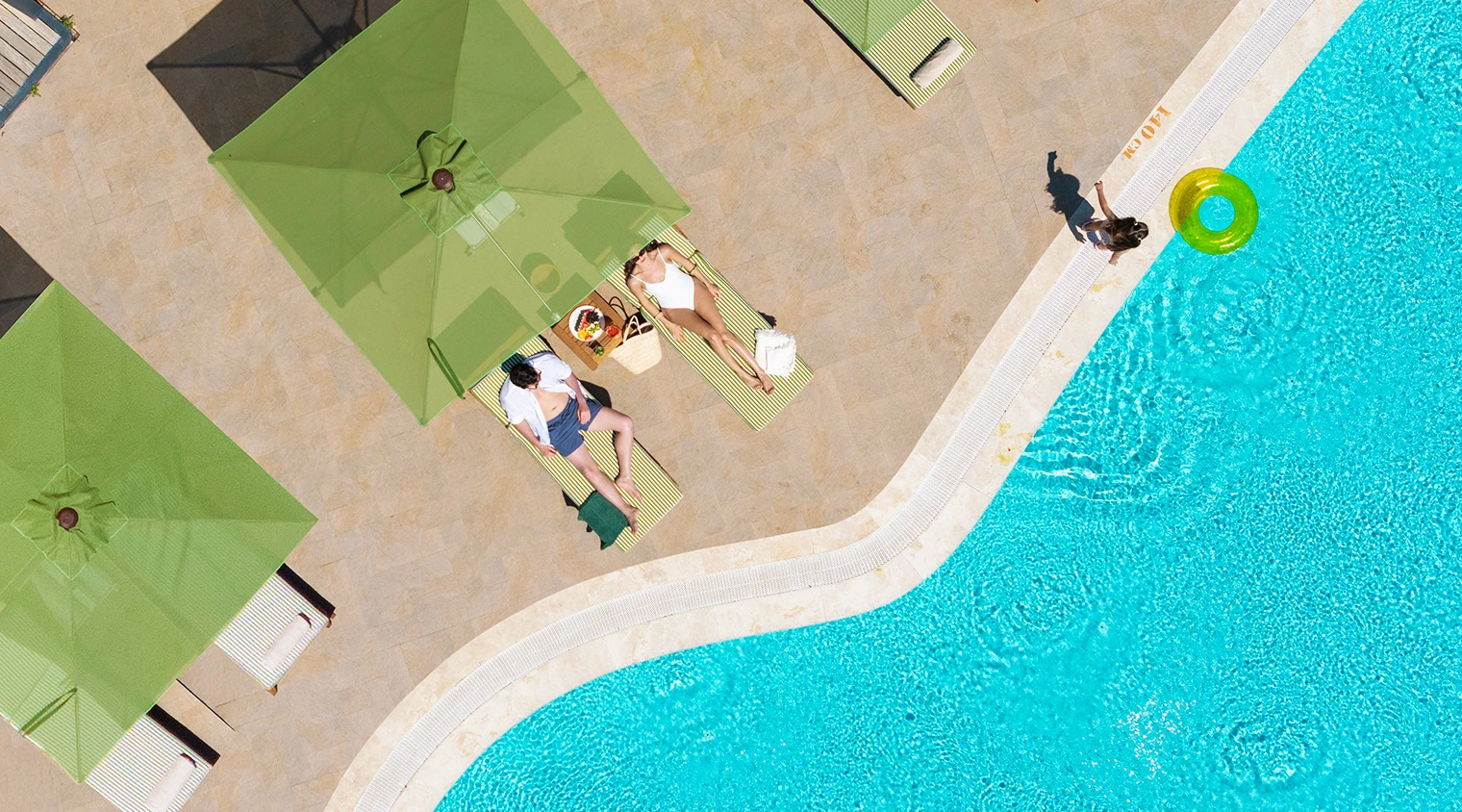 D Resort Ayvalık denize sıfır havuz ve plaj genel görünümü