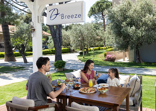 D Resort Ayvalık D-Breeze restoranı tanıtım görseli ve atmosfer