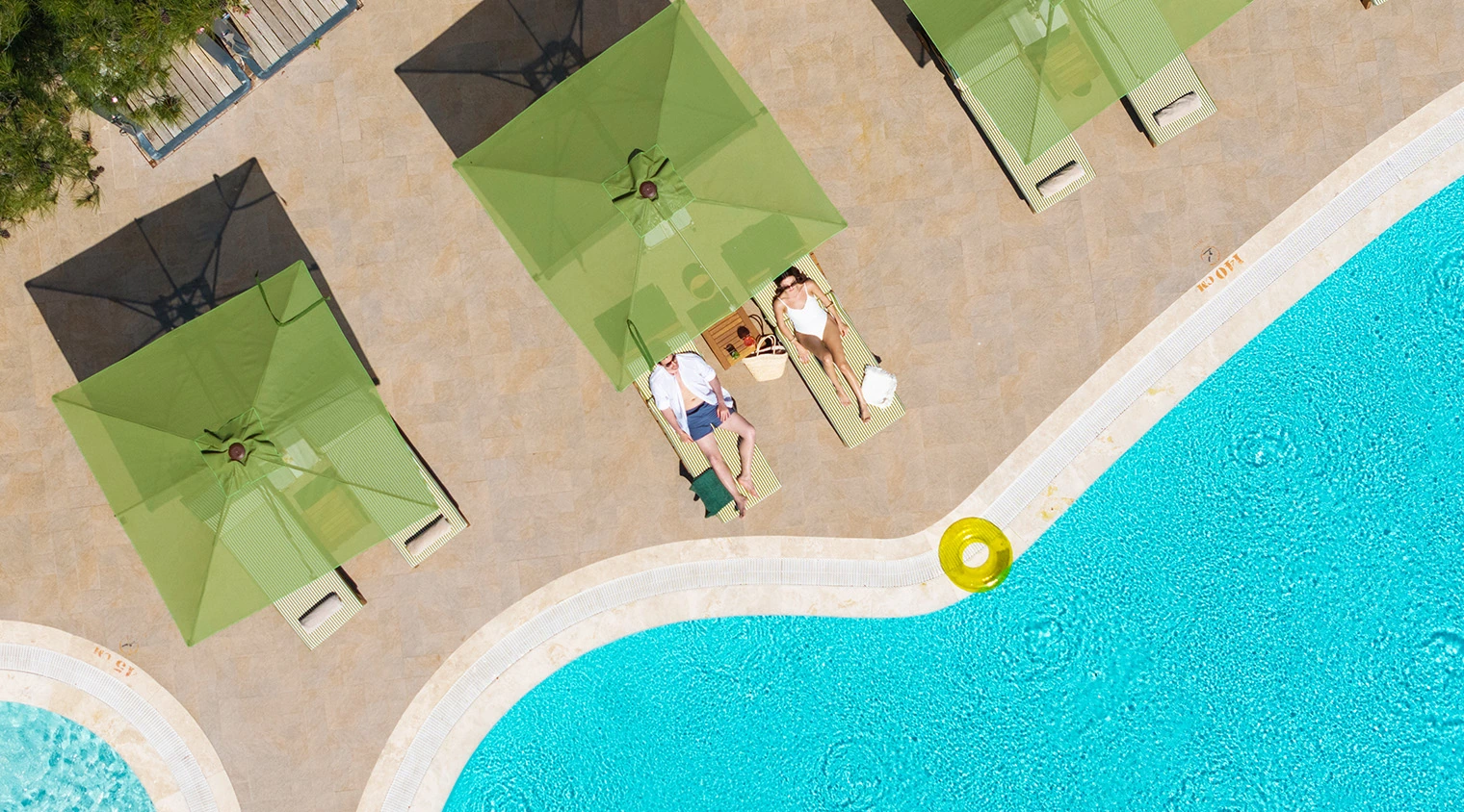 D Resort Ayvalık çevresinde Ege kıyısı ve Ayvalık doğasının havadan görünümü
