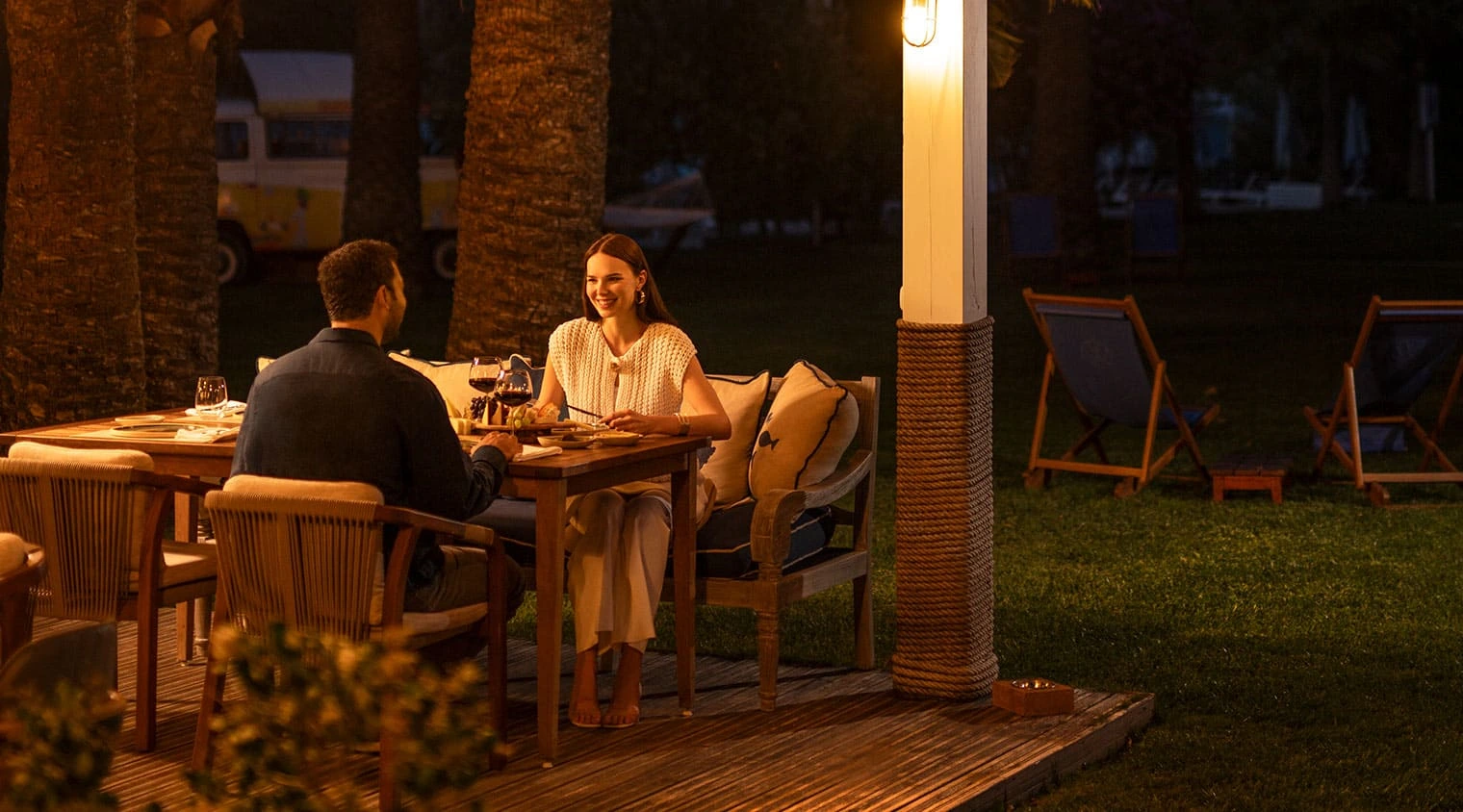 D Resort Ayvalık D-Breeze restoranı deniz manzaralı oturma alanı