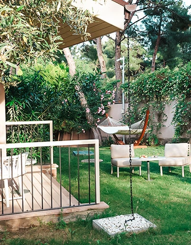 https://fs.dresortayvalik.com/assets/Mobil-resimler/Odalar/bahce-bungalov/Galeri-3-390x500.webp