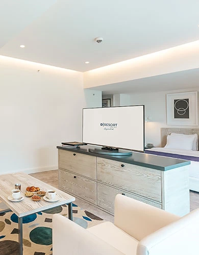 D Resort Ayvalık Deluxe Oda iç görünümü mobil galeri