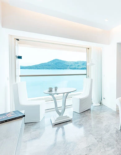 D Resort Ayvalık Deniz Manzaralı Suit detay ve konfor görünümü
