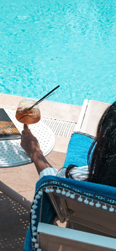 D Resort Ayvalık Pool Bar mobil tanıtım hero görseli