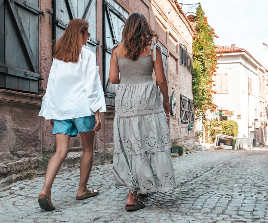 D Resort Ayvalık Ayvalık gezi rehberi tanıtım görseli ve kasaba dokusu