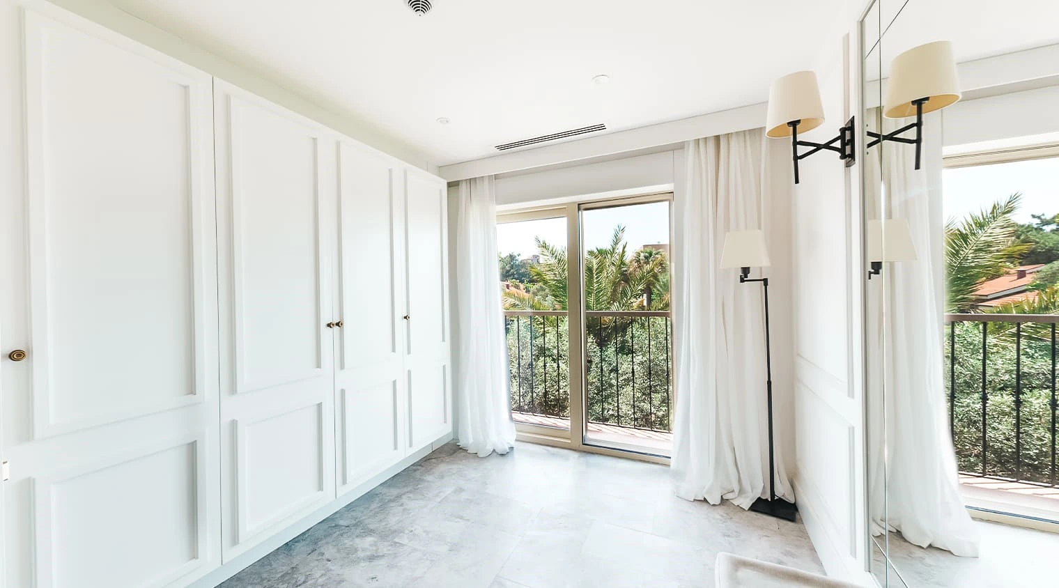 D Resort Ayvalık Villa ferah iç tasarımı ve aydınlık atmosfer